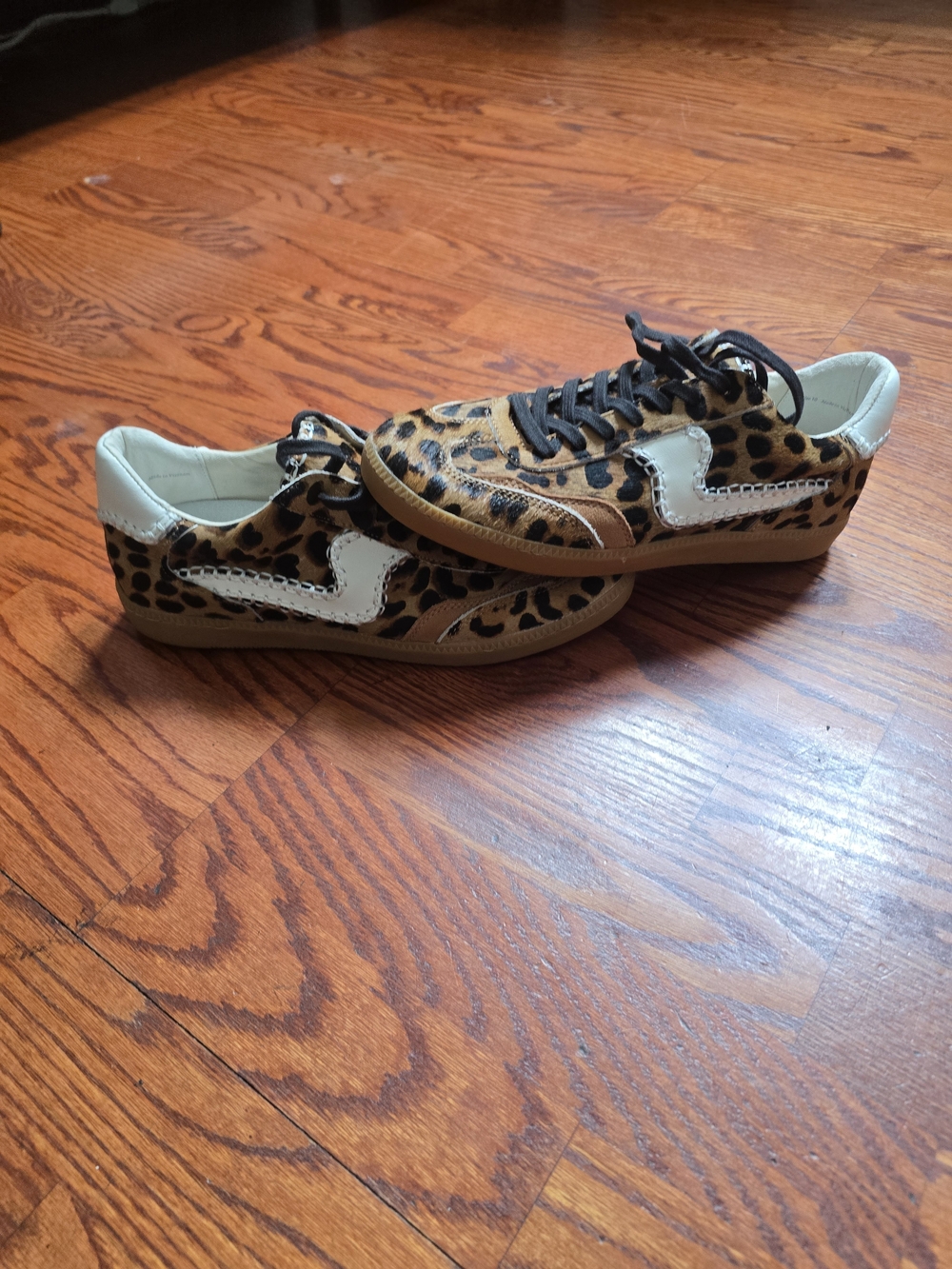 Dolce Vita Notice Stitch Leopard Calf Hair Sneakers Women's Size 10 Gum Sole - Picture 3 of 9